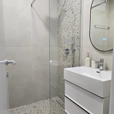 A Cheerful With Free Parking Space Lägenhet