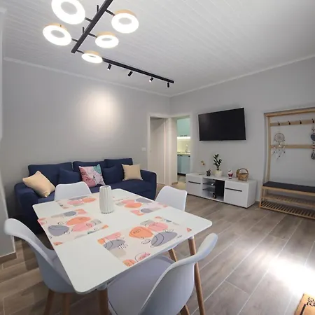 A Cheerful With Free Parking Space Lägenhet